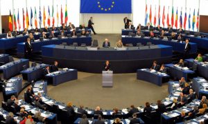 Венгрия предлагает разделить пакет помощи Украине на две части в ЕС