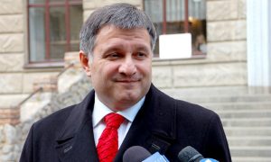 Глава МВД Украины пожелал «катиться» землякам, решившим получить гражданство РФ