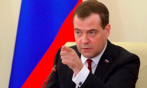 Медведев озаботился защитой прав российских потребителей