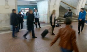 Появились видео и фото с места поножовщины в московском метро