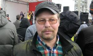 Соратник оппозиционера Ильи Яшина умер после нападения в Москве