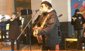 Видео бесплатного концерта Гребенщикова в затопленном Калининграде появилось в Сети