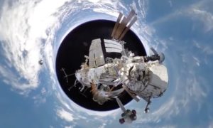 Россияне сняли уникальное панорамное видео из открытого космоса