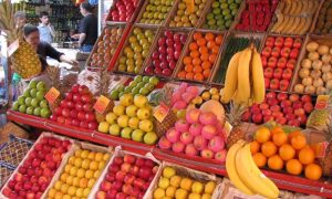 Эксперт назвал сумму объема контрабанды плодов и овощей в Россию