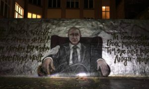 Путин и голуби: в Берлине появилось граффити с российским президентом