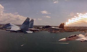 Минобороны показало, на что способен истребитель Су-30СМ