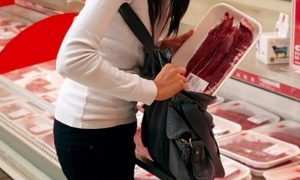 Голод не тетка: на Украине резко выросло число краж продуктов в магазинах