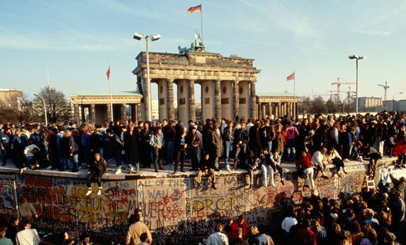Календарь: 9 ноября - Пала Берлинская стена 
