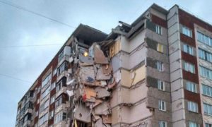 В Сети появились кадры обрушения жилой многоэтажки в Ижевске