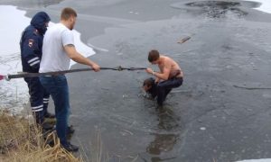 В Екатеринбурге повар отеля спас тонувшего в ледяном водоеме рыбака
