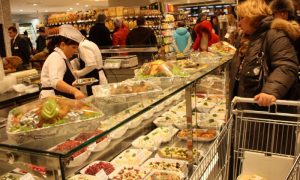 Москвичи платят за продукты намного больше, чем другие жители России
