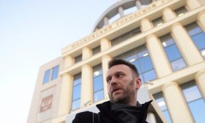 Ищущий честных и неробких людей Навальный подаст в суд на Путина