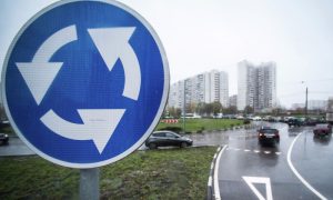 В России вступило в силу единое правило проезда круговых перекрестков