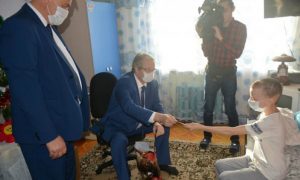 Онкобольной подросток из Приморья получил компьютер в подарок от Путина