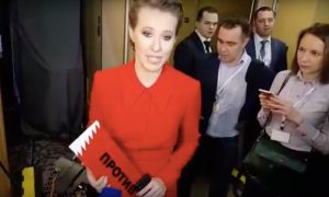 Собчак пришла на пресс-конференцию дебатировать с Путиным