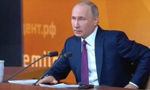 Путин предложил простить российских должников по налогам