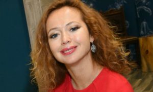 Потерявшая дочь актриса Елена Захарова снова стала мамой