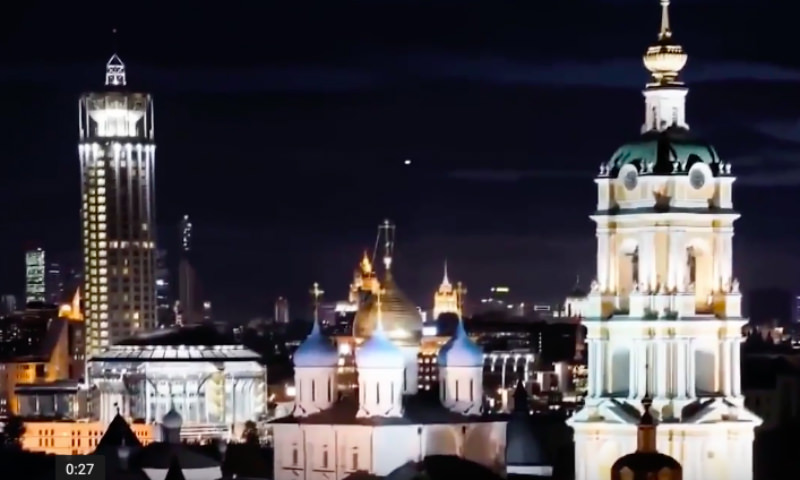 Очевидцы сняли на видео НЛО в небе над Кремлем 