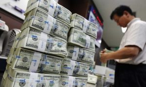 «Золотые дни» доллара сочтены: аналитики сказали, когда американская валюта уйдет из национальной «кубышки»
