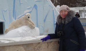 Пенсионерка из Новосибирска прославилась трогательными видео из зоопарка