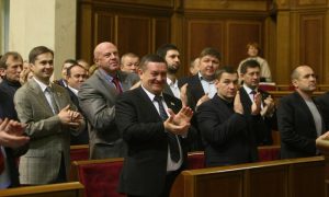 Верховная рада под аплодисменты признала Россию агрессором и оккупантом