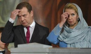 Дмитрий Медведев перестал носить обручальное кольцо