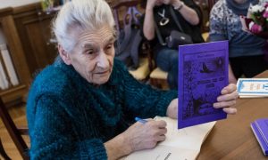 Сказки бабушки, продающей книжки на морозе ради внучки, хочет купить итальянское издательство