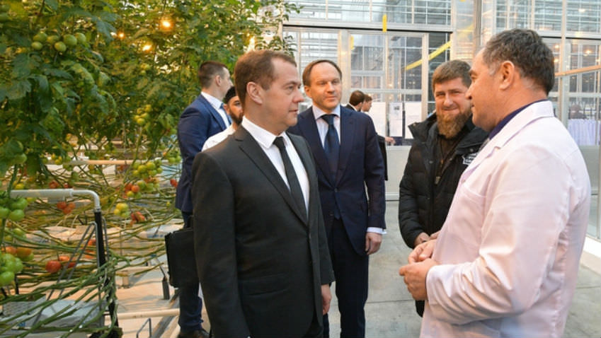 Кадыров показал Медведеву свои помидоры 