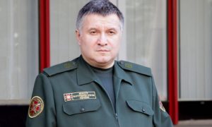 Украинский министр запретил россиянам голосовать на выборах в консульствах РФ