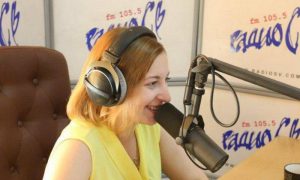 Радиоведущая назвала 74 процента россиян приматами