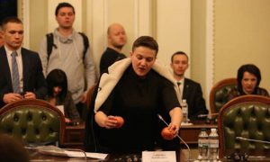 Савченко достала из сумки гранаты на заседании Рады