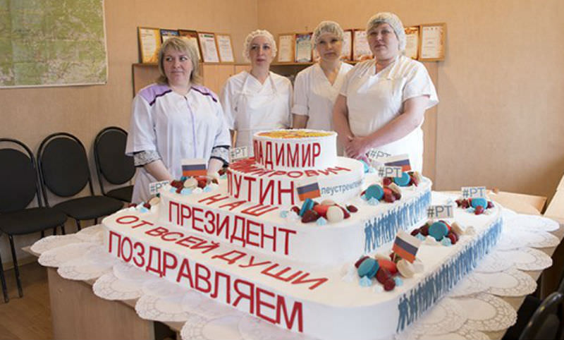 Гигантский торт испекли Путину к инаугурации 