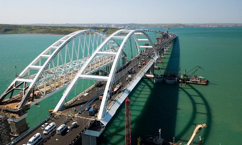 Автомобильное движение по Крымскому мосту запустят 16 мая 