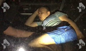 Министра финансов Саратовской области нашли в машине с пьяной женщиной
