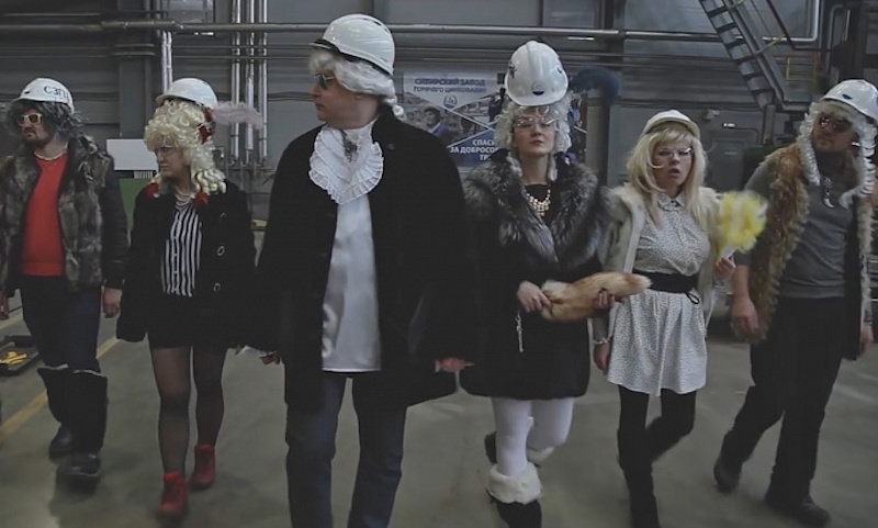 Сибирские рабочие сняли клип-пародию на рэпера Фараона 