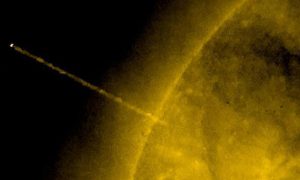 Ученые обнаружили возле Солнца огромный объект