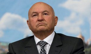 Экс-единоросс Лужков осудил бывших однопартийцев за цены на бензин