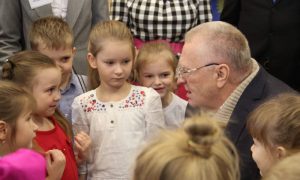 Жириновский предложил отнимать детей у спорящих из-за опеки родителей