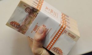 Святой или глупец? Мужчина нашел 5 млн рублей и отнес их в полицию