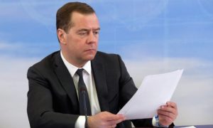 Хорошими делами прославиться можно: Медведев завел дневник по благотворительности
