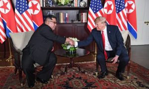 После исторической встречи Трамп показал Ким Чен Ыну своего 