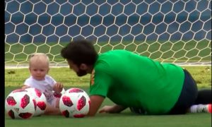 Береги мяч смолоду: бразильские футболисты в Сочи тренируются с детишками