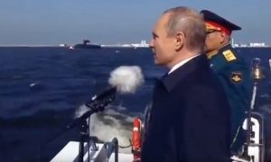 Путин поприветствовал участников морского парада в Петербурге