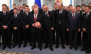 Спортсмены ополчились на сборную РФ по футболу за присужденные звания