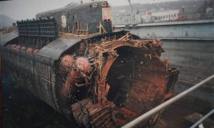 18 лет назад  погибла подводная  лодка 