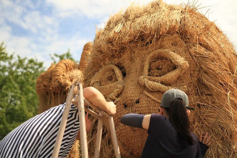 Wara-Art-Festival-is-back-bringing-gigantic-rice-straw-sculptures-in-Japan-5b91bacb3504b__880
