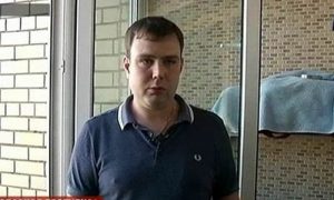 Житель Астаны поймал на лету выпавшего из окна 10 этажа ребенка