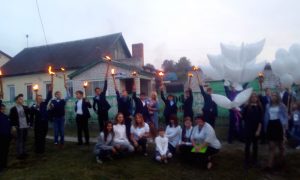 Брянские школьники устроили факельное шествие