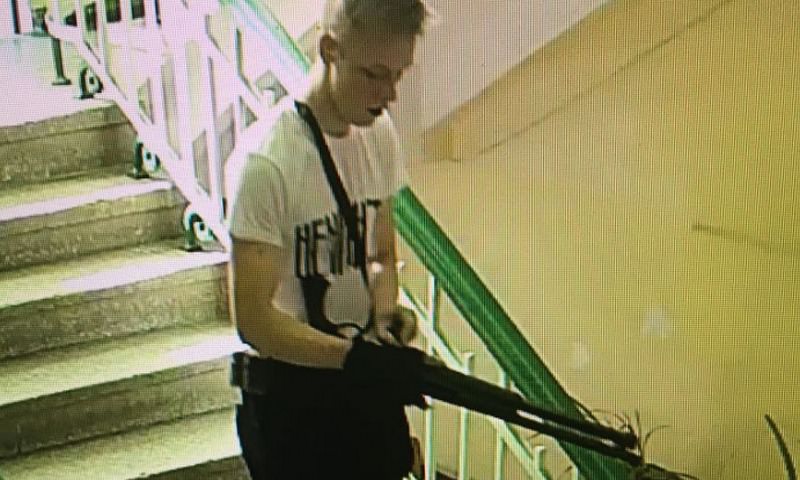 Взрыв и стрельбу в Керчи устроил студент колледжа Взрыв и стрельбу в Керчи устроил студент колледжа