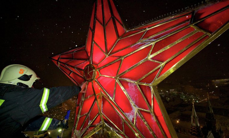 Календарь: 2 ноября - Рубиновые звезды зажглись над Москвой 
